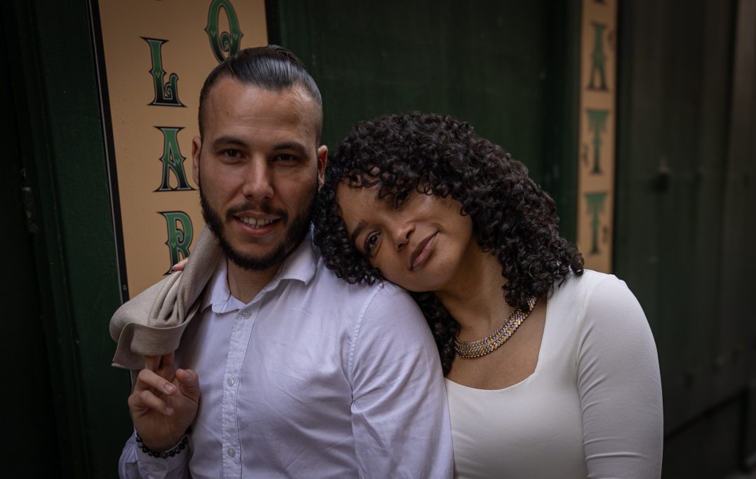 de l'émotion partagée d'un couple s'aiment avec tendresse